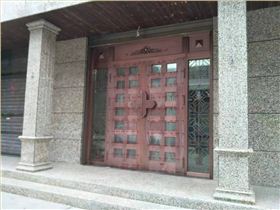 泾阳茶店双开玻璃铜门