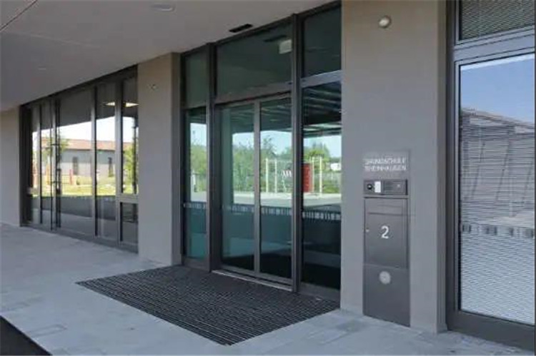 盖泽自动门和门禁系统为学校组建无接触安全通道