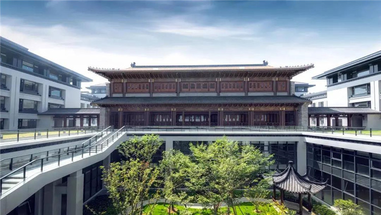 庄严气派,文渊中学出入口铜门楼与图书馆铜装饰 庄严气派,文渊中学出入口铜门楼与图书馆铜装饰