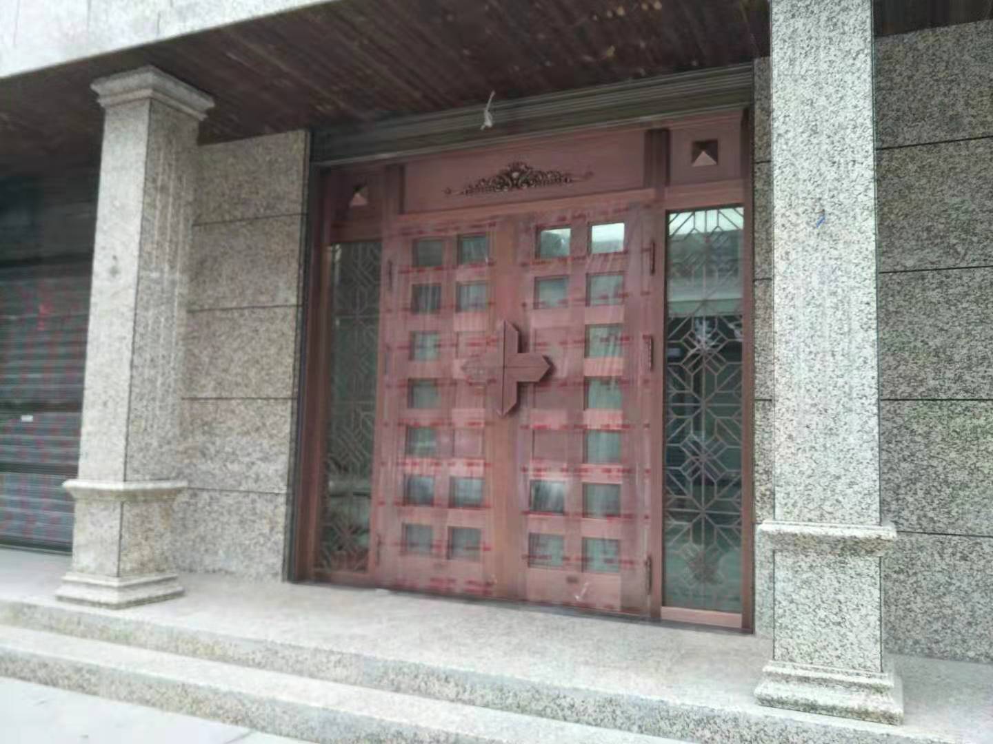泾阳茶店双开玻璃铜门