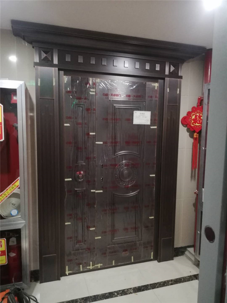 西安群贤道九号子母铜门